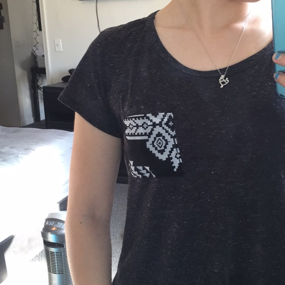 Gray speckled tee with Aztec design pocket